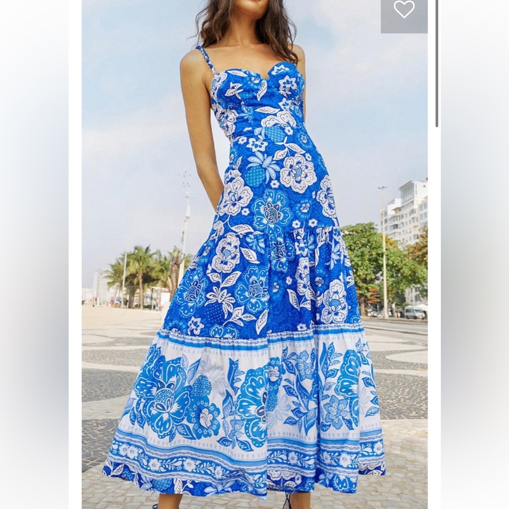 Full of Flowers Blue Midi Dress
FARM RIO size small